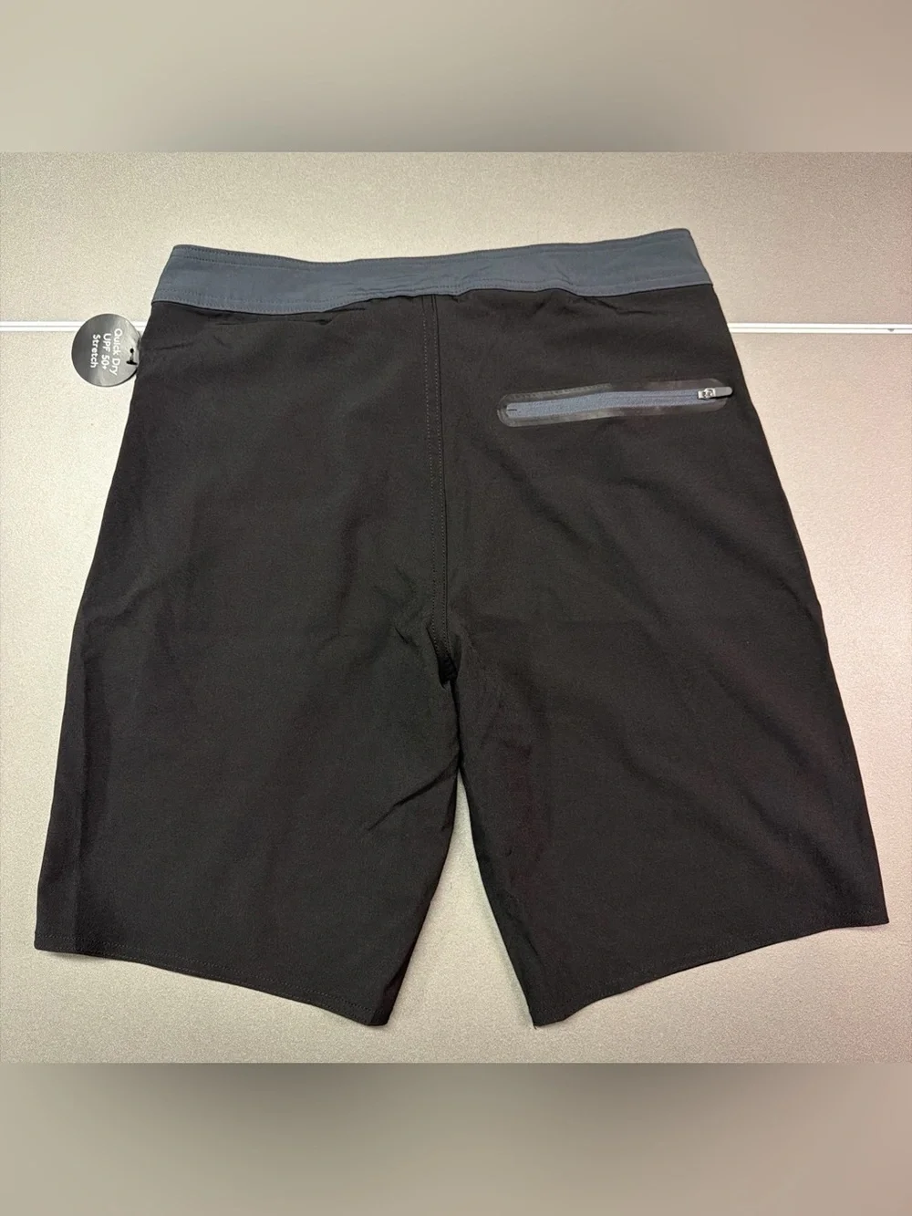 No Boundaries Mens Knee Length 9 Inch Inseam Board Shorts Size 28 NWT